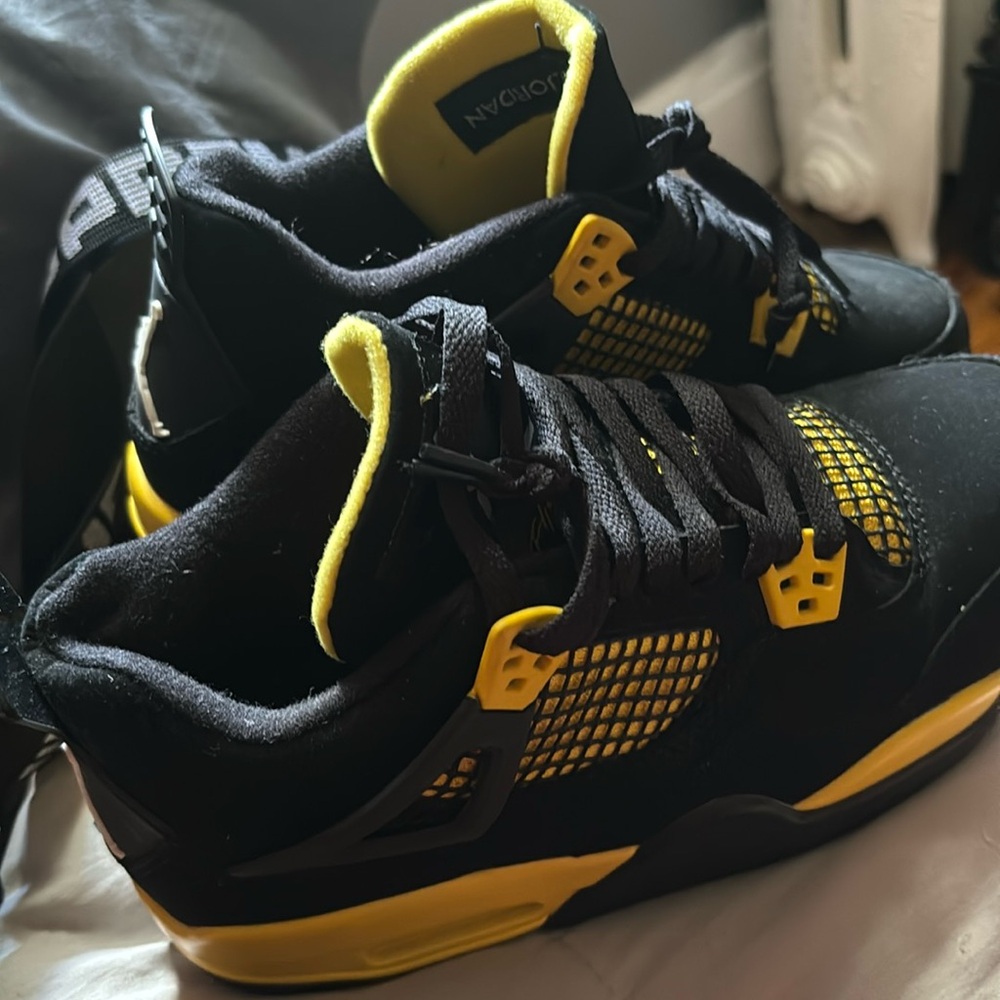 mens 7/ wmns 8 retro thunder jordan 4s
